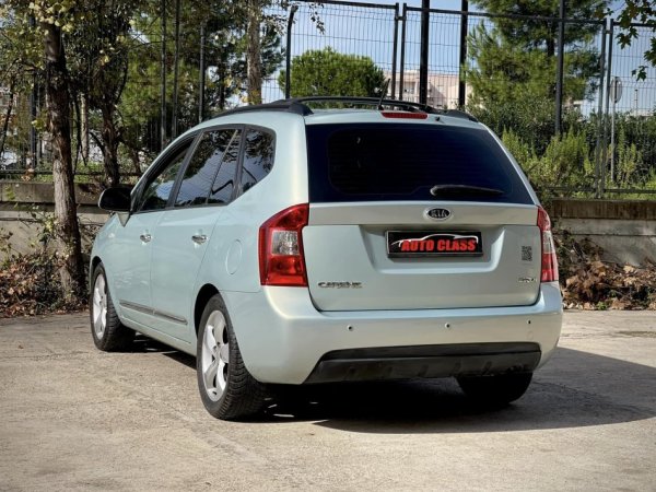 Tirane, shes makine KIA CARENS Nafte, jeshile automatik Klima 211.000 km 5.200 €