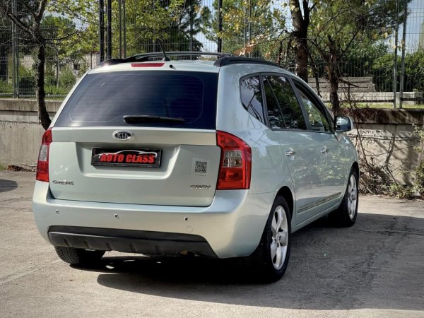 Tirane, shes makine KIA CARENS Nafte, jeshile automatik Klima 211.000 km 5.200 €