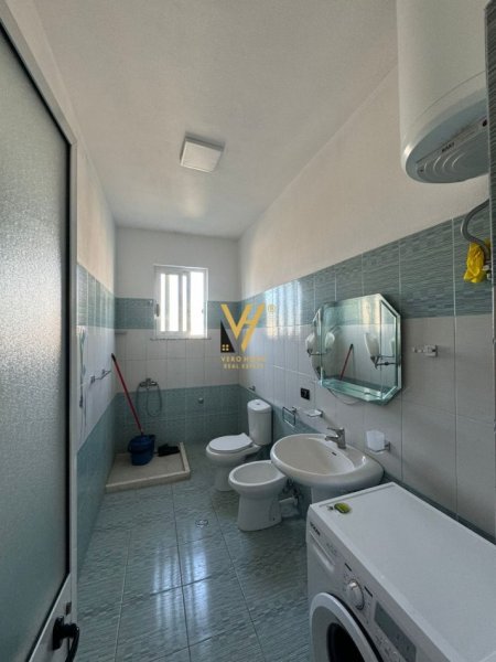 Tirane, jepet me qera apartament 1+1+Ballkon Kati 4, 90 m² 500 € (RRUGA 5 MAJI)