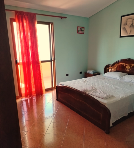 Tirane, jepet me qera Vile 3+1+Ballkon Kati 0, 262 m² 700 € (Vilat Gjermane)