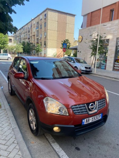 Tirane, shes makine Nissan Qashqai Nafte, e kuqe manuale Kondicioner 224.000 km 5.000 €