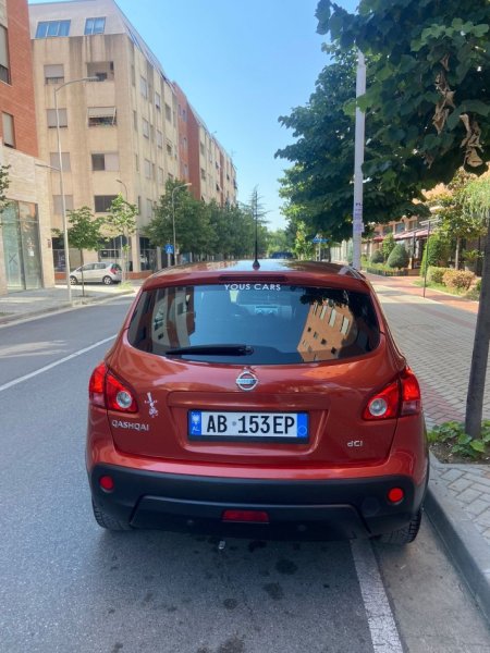 Tirane, shes makine Nissan Qashqai Nafte, e kuqe manuale Kondicioner 224.000 km 5.000 €