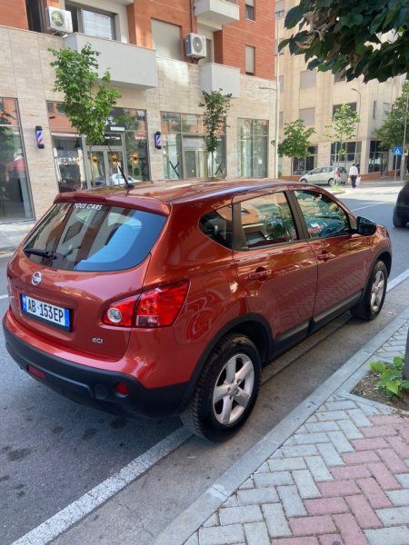 Tirane, shes makine Nissan Qashqai Nafte, e kuqe manuale Kondicioner 224.000 km 5.000 €