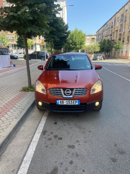 Tirane, shes makine Nissan Qashqai Nafte, e kuqe manuale Kondicioner 224.000 km 5.000 €