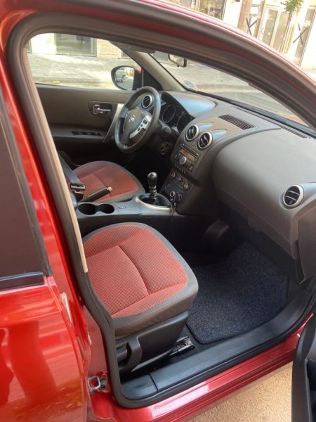 Tirane, shes makine Nissan Qashqai Nafte, e kuqe manuale Kondicioner 224.000 km 5.000 €