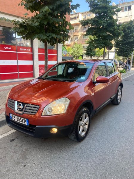 Tirane, shes makine Nissan Qashqai Nafte, e kuqe manuale Kondicioner 224.000 km 5.000 €