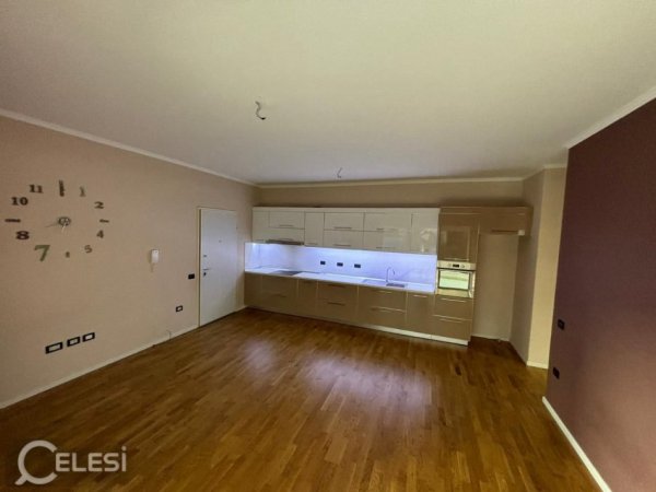 Tirane, shitet apartament 1+1+Ballkon Kati 2, 70 m² 135.000 € (KOPSHTI BOTANIK)
