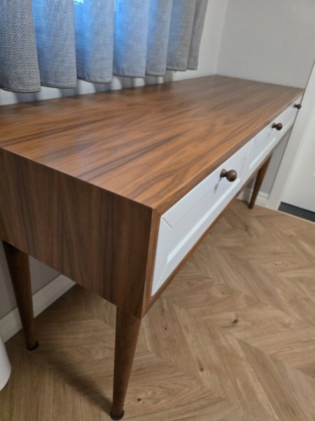 Tirane, shes Mobilje me sirtare,cm.170x55xH80 350 €
