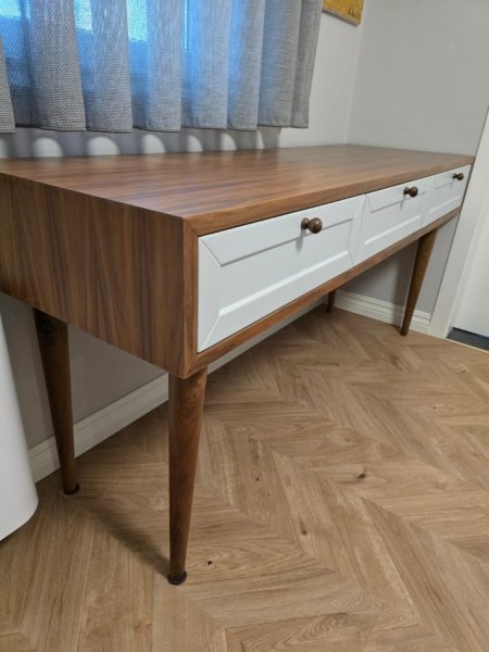 Tirane, shes Mobilje me sirtare,cm.170x55xH80 350 €