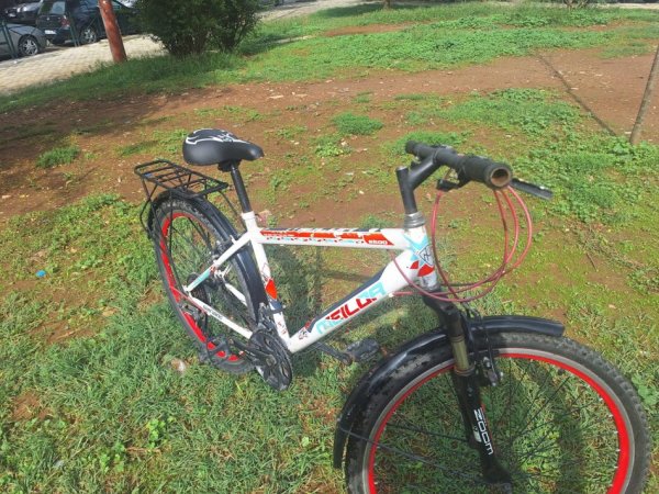 Tirane, shes biciklete Meilda 8600 e bardhë 1 €