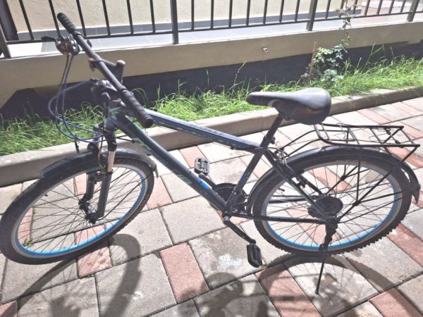 Tirane, shes biciklete Meilda 8600 e bardhë 1 €