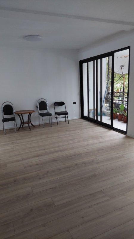 Tirane, jepet me qera apartament 3+1+Ballkon Kati 3, 120 m² 1.200 € (MYSLYM SHYRI)