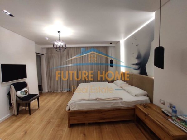 Tirane, jepet me qera apartament 2+1+Ballkon Kati 5, 167 m² 2.200 € (Blloku)