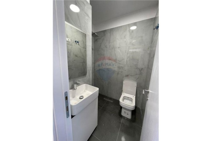 Tirane, shitet garsonier Kati 4, 37 m² 84.000 € (Komuna e Parisit)