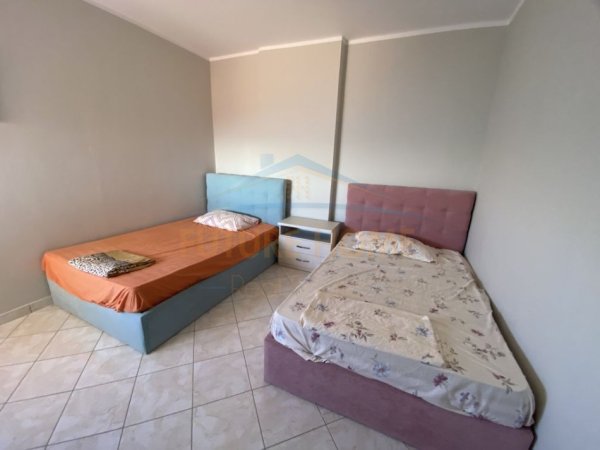 Durres, jepet me qera apartament 3+1+Ballkon , 130 m² 600 € (Vollga)