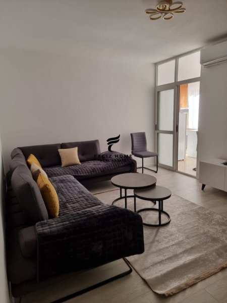 Tirane, jepet me qera apartament 1+1 Kati 3, 63 m² 650 € (KOMUNA E PARISIT)