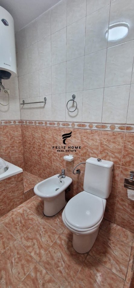 Tirane, jepet me qera apartament 1+1 Kati 3, 63 m² 650 € (KOMUNA E PARISIT)