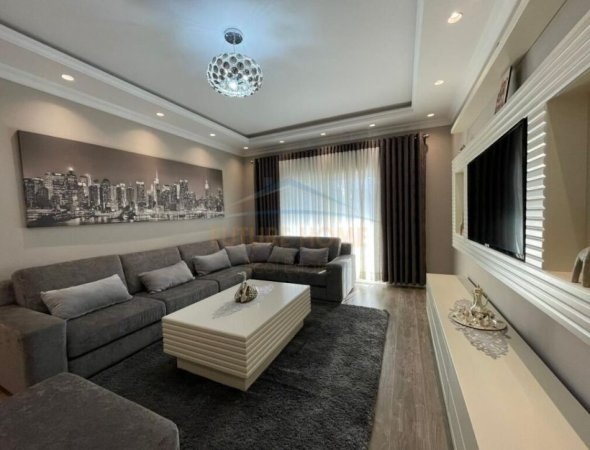 Tirane, jepet me qera apartament 3+1 Kati 2, 150 m² 600 € (Fresk)