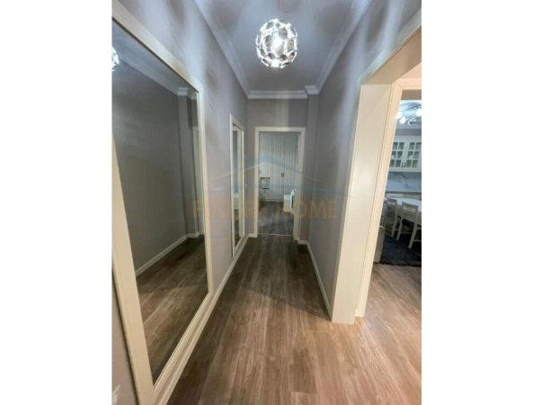 Tirane, jepet me qera apartament 3+1 Kati 2, 150 m² 600 € (Fresk)