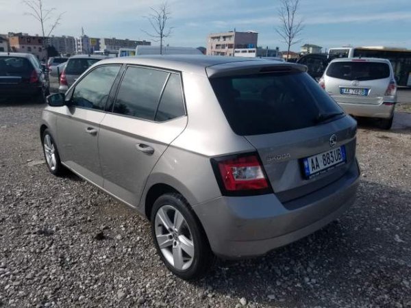Tirane, jap me qera makine Skoda Fabia Viti 2016, 3.500 Leke