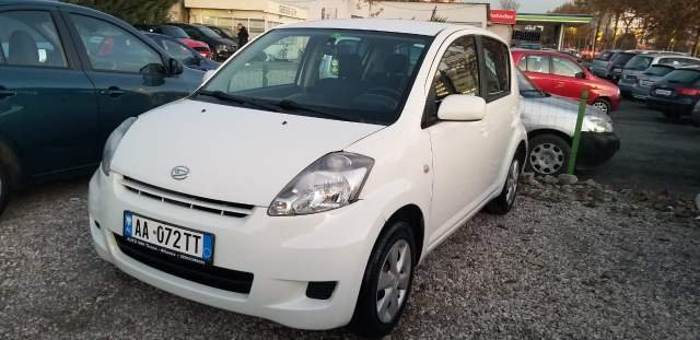Tirane, jap me qera makine Daihatsu Sirion Viti 2011, 2.500 Leke