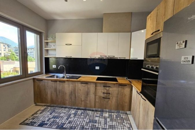 Tirane, jepet me qera apartament 2+1 Kati 3, 98 m² 600 € (Rruga e Dibrës,)