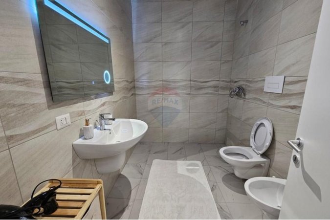 Tirane, jepet me qera apartament 2+1 Kati 3, 98 m² 600 € (Rruga e Dibrës,)
