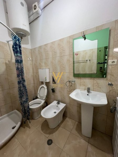 Tirane, jepet me qera apartament 1+1+Ballkon Kati 1, 64 m² 600 € (QENDER)
