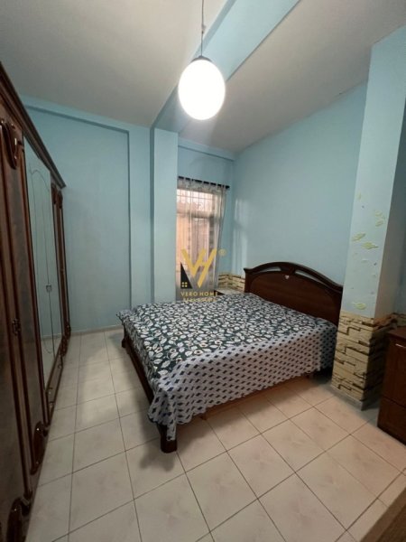 Tirane, jepet me qera apartament 1+1+Ballkon Kati 1, 64 m² 600 € (QENDER)