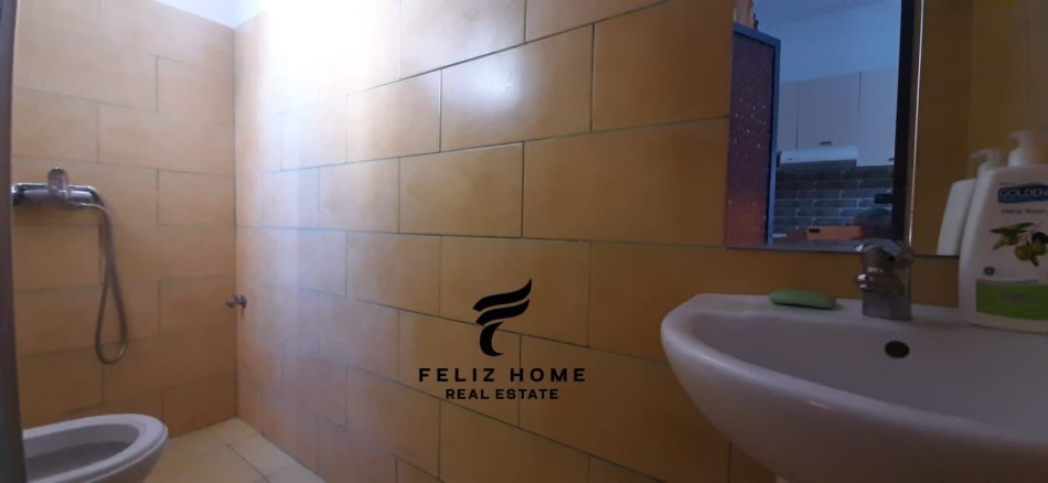 Tirane, jepet me qera apartament 1+1 Kati 1, 39 m² 380 € (RRUGA GJON MILI)