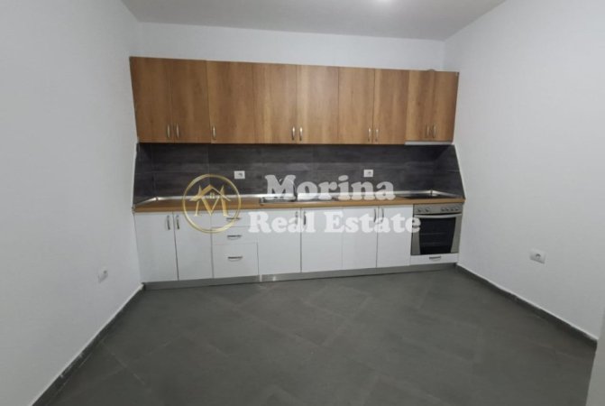 Tirane, jepet me qera apartament 2+1 Kati 3, 140 m² 300 € (Kompleksi/Tom Doshit)