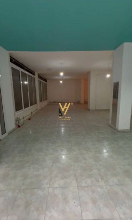Tirane, shitet dyqan Kati 0, 140 m² 100.000 € (BRRYL)