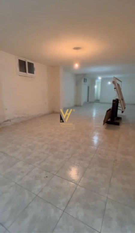 Tirane, shitet dyqan Kati 0, 140 m² 100.000 € (BRRYL)