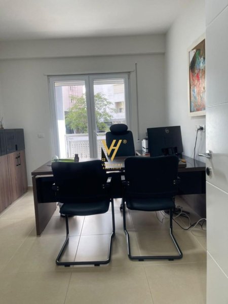 Tirane, jepet me qera zyre Kati 2, 170 m² 1.800 € (RRUGA E KOSOVAREVE)