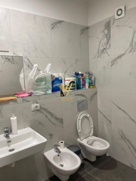 Tirane, jepet me qera zyre Kati 2, 170 m² 1.800 € (RRUGA E KOSOVAREVE)