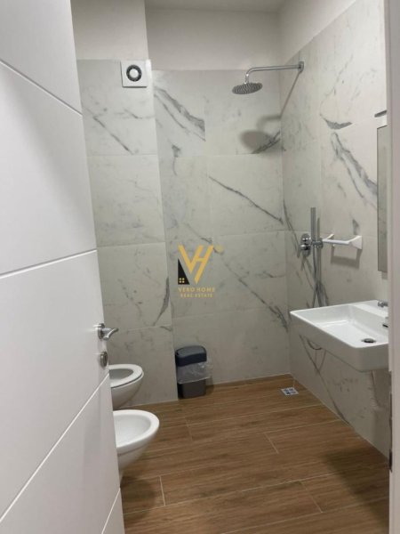 Tirane, jepet me qera zyre Kati 2, 170 m² 1.800 € (RRUGA E KOSOVAREVE)
