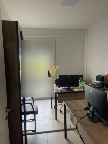 Tirane, jepet me qera zyre Kati 2, 170 m² 1.800 € (RRUGA E KOSOVAREVE)