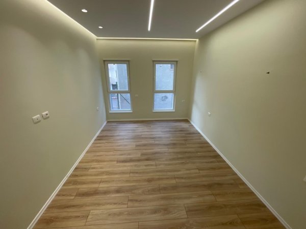 Tirane, jepet me qera apartament 2+1 Kati 2, 106 m² 700 € (Ali Demi)