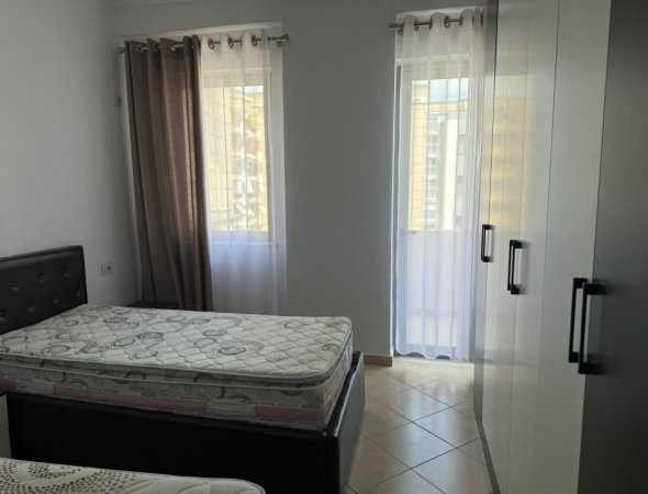Tirane, jepet me qera apartament 1+1 Kati 6, 64 m² 400 € (Unaza e Re)