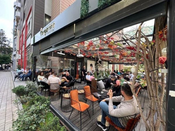 Tirane, shes ambjent biznesi Kati 0, 200 m² 90.000 € (Rruga Janos Hunyadi)