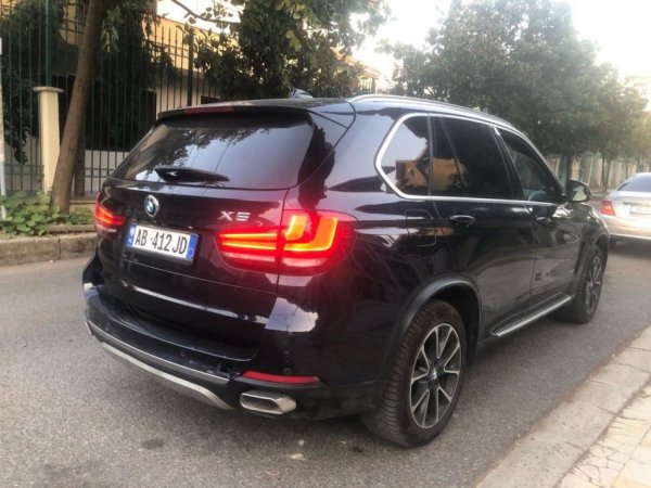 Tirane, shes SUV | Fuoristrad | Xhip BMW X5 Nafte, blu e errët Klima 200.000 km 25.000 €