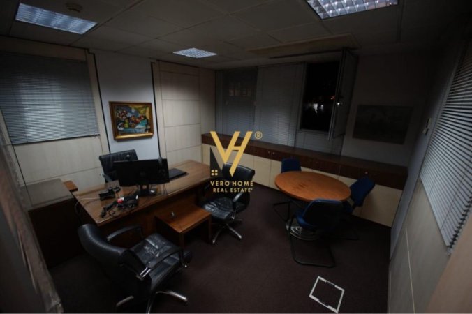Tirane, jepet me qera zyre Kati 2, 857 m² 12.000 € (RRUGA E KAVAJES)