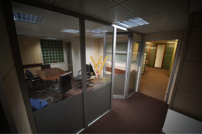 Tirane, jepet me qera zyre Kati 2, 857 m² 12.000 € (RRUGA E KAVAJES)
