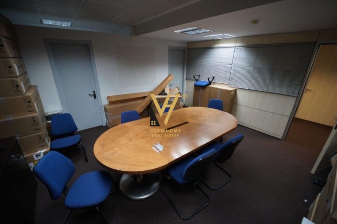 Tirane, jepet me qera zyre Kati 2, 857 m² 12.000 € (RRUGA E KAVAJES)