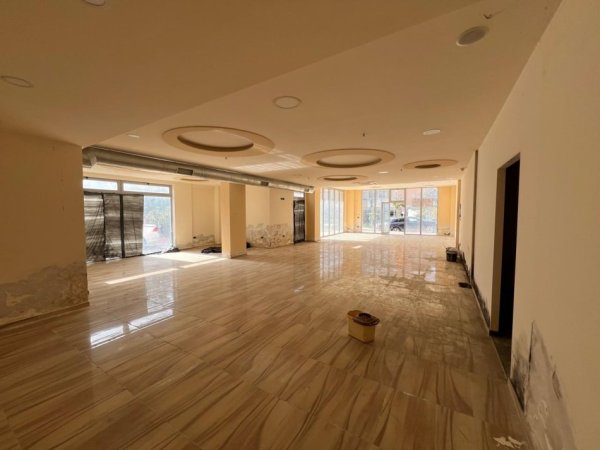 Tirane, shitet ambjent biznesi Kati 0, 170 m² 255.000 € (Fresk)