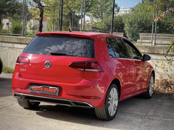 Tirane, shes makine VW GOLF 7 Benzin, e kuqe automatik Kondicioner 77.000 km 13.700 €