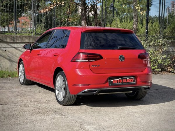 Tirane, shes makine VW GOLF 7 Benzin, e kuqe automatik Kondicioner 77.000 km 13.700 €