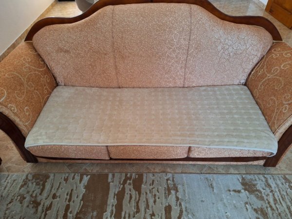 Tirane, shes Divana 200 €