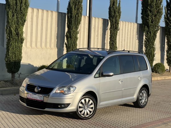 VW TOURAN 1.9 NAFTE 👉 2010 👈 Kambio MANUALE - 5 VENDE 6.000 €