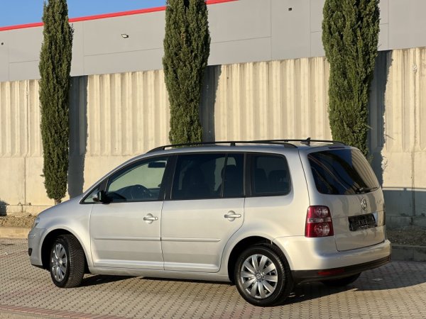 VW TOURAN 1.9 NAFTE 👉 2010 👈 Kambio MANUALE - 5 VENDE 6.000 €